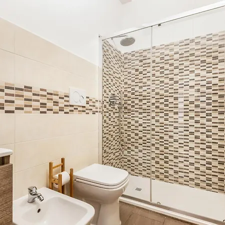 Stayeasy Fara12 - Central Station & Downtown Walking Distance-2